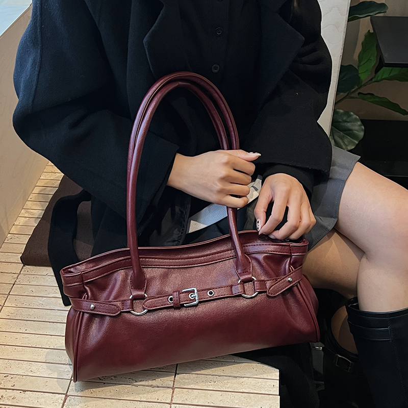Leatherwork Ideas - SOL TARAF 2025 Yeni Kadın Kırmızı